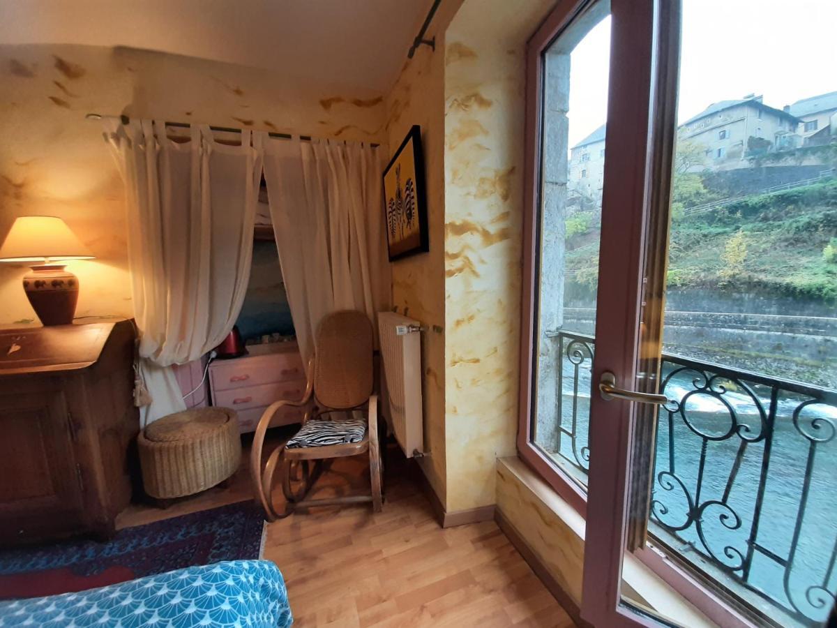 Au Fil De Lods Bed & Breakfast Exterior photo